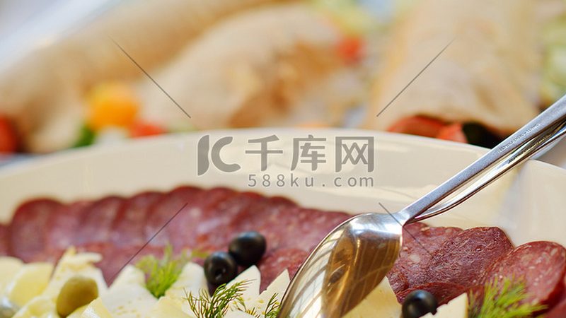 油条制作中，低筋面粉与高筋面粉的抉择**