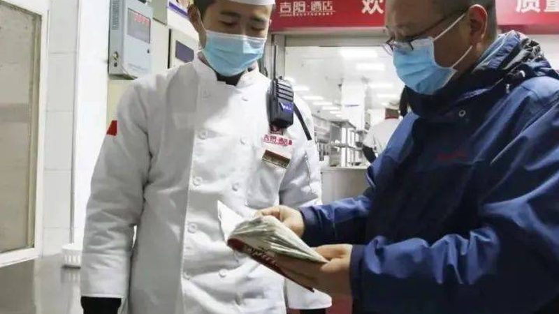 袋装坚果的营养成分表通常包括以下几项关键信息：